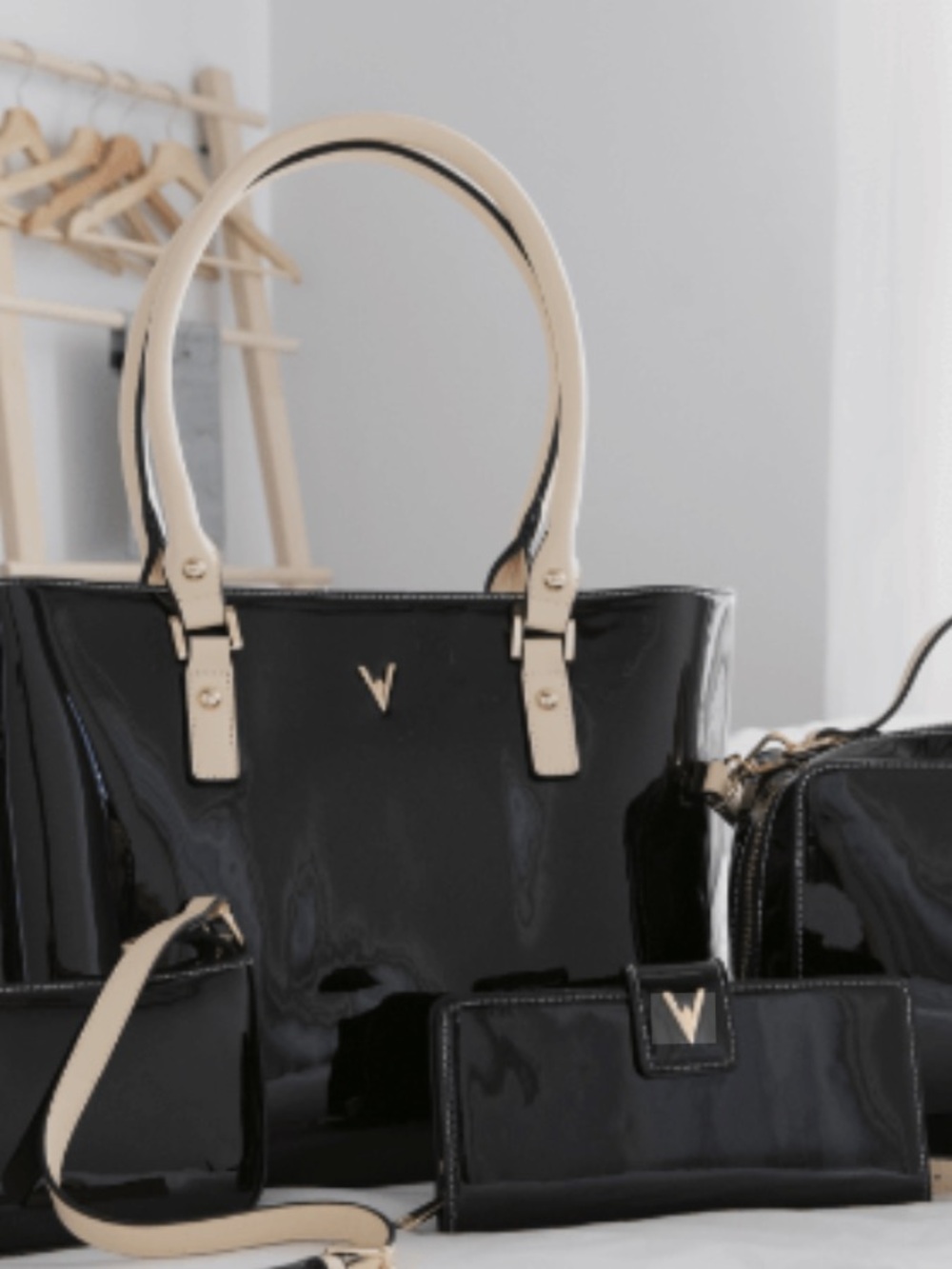 Vanessa Williams tote bag and wallet